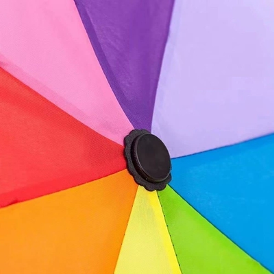 Kleurrijke regenboogontwerp 3 Opvouwbare handschaduw met winddichte en metalen glasvezel ribben