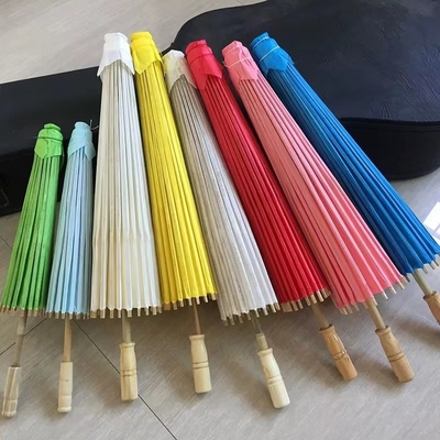 Handgemaakte rekwisieten Wit Japans papieren paraplu met op maat gemaakte ontwerpen Logo drukken