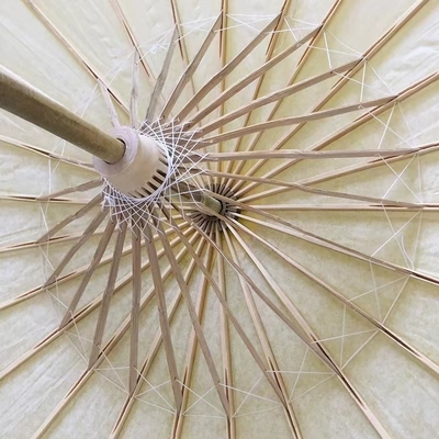 Handgemaakte rekwisieten Wit Japans papieren paraplu met op maat gemaakte ontwerpen Logo drukken
