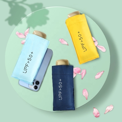 Beschermende mini UV-paraplu Een must-have voor super hete meisjes in Scandinavisch design