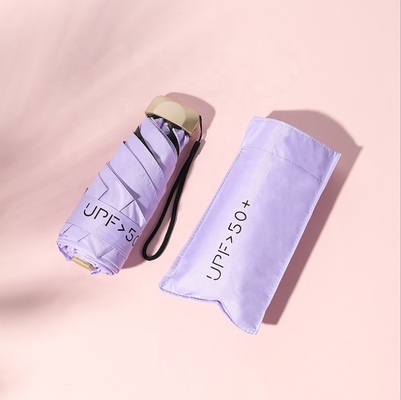 Beschermende mini UV-paraplu Een must-have voor super hete meisjes in Scandinavisch design
