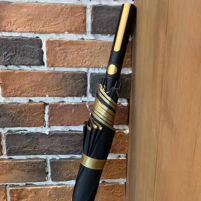 Persoonlijke paraplu's van goud gecoate stoffen met semi-automatische bediening en gouden handvat