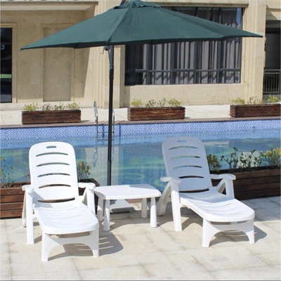 Witte rattan patio lounge stoel opvouwbaar ligbed voor appartementen balkon en villa