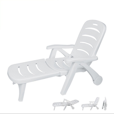 Witte rattan patio lounge stoel opvouwbaar ligbed voor appartementen balkon en villa