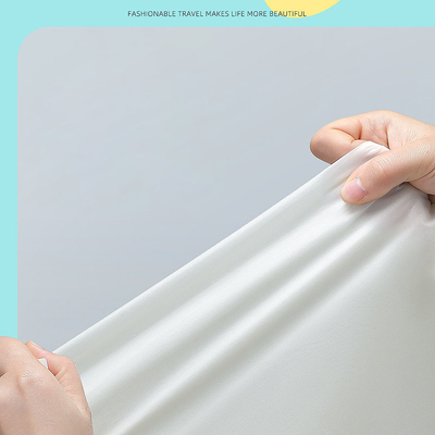 Draagbare regenjas Modieus lange poncho voor reizen Conventioneel formaat en solide kleur