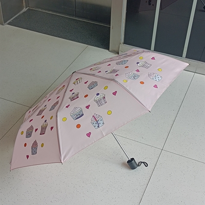 Gepersonaliseerd logo gedrukt Drievoudig zwart bekleed stoffen paraplu met staal as